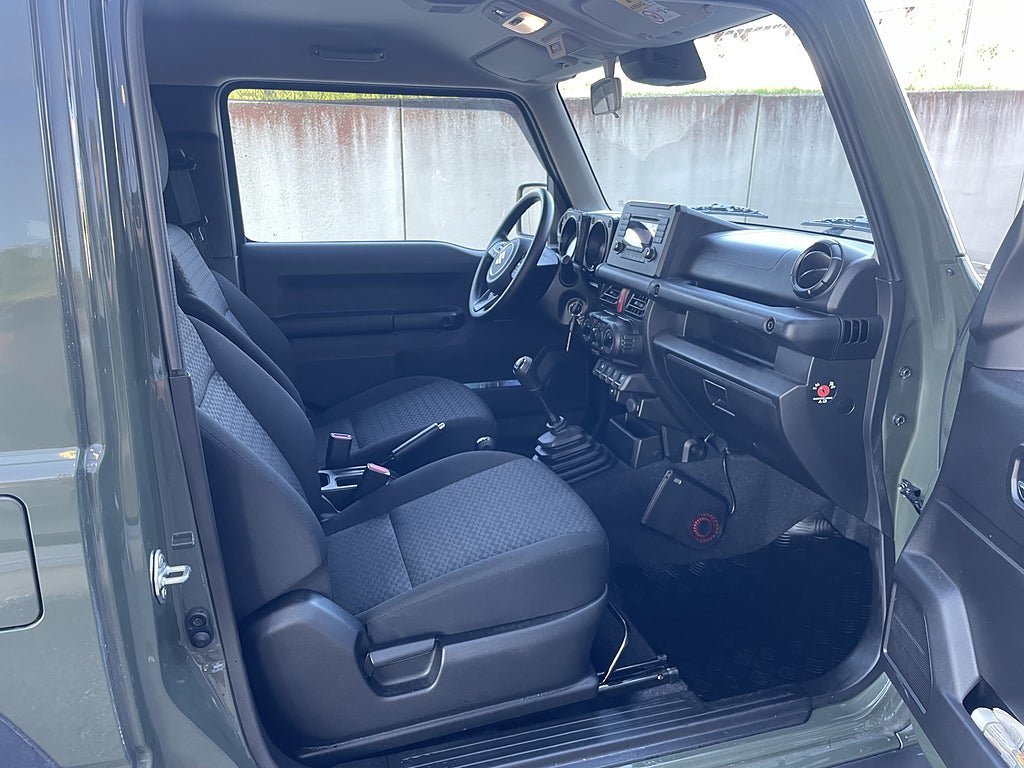 Vehicle Image 9