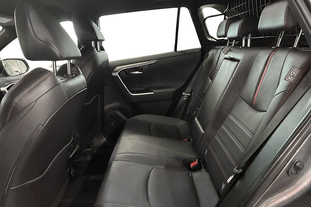 Vehicle Image 16