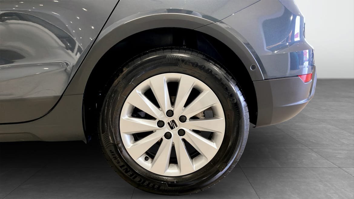 Vehicle Image 6