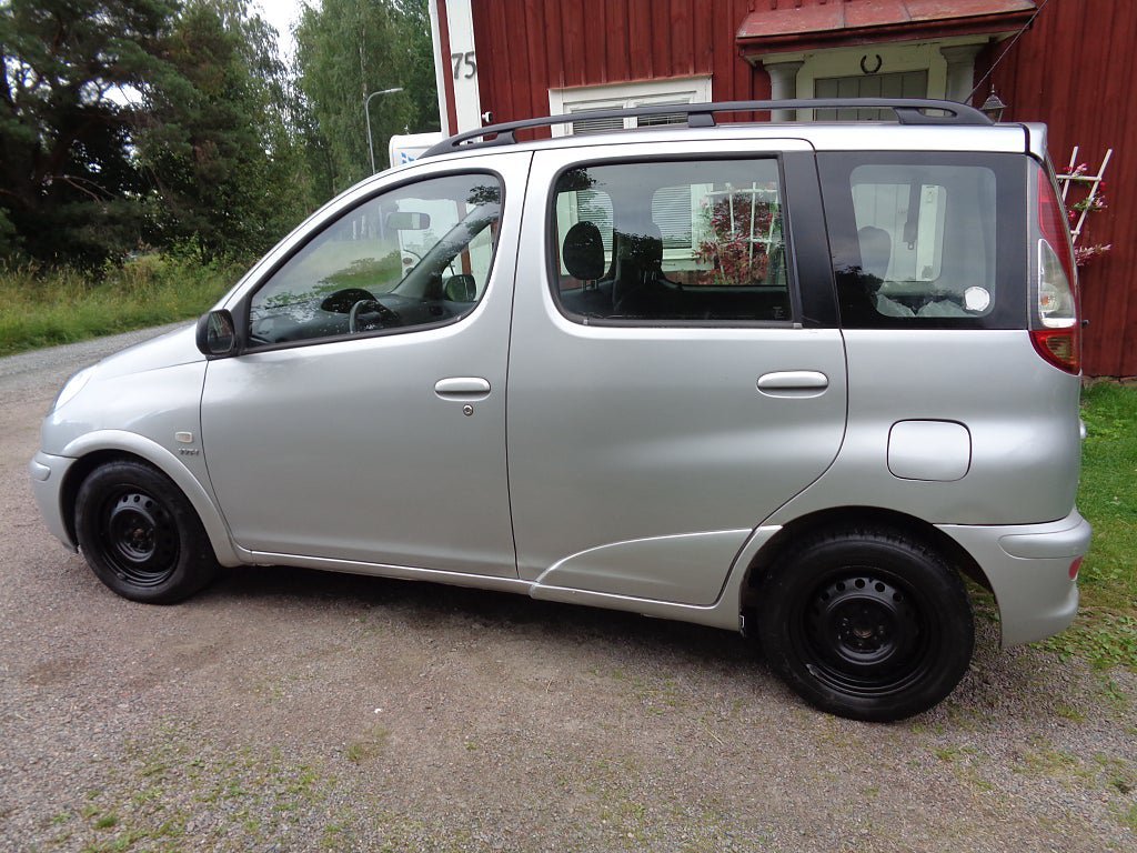 Vehicle Image 8