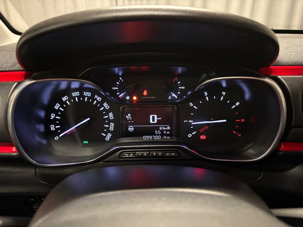 Vehicle Image 9