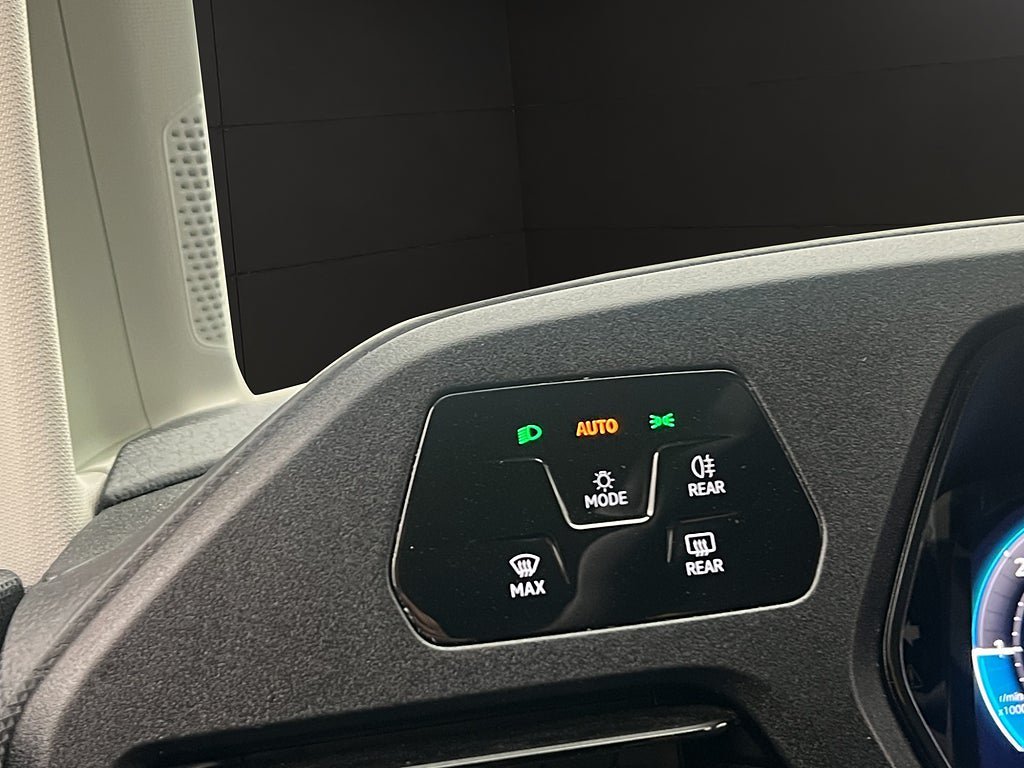 Vehicle Image 25