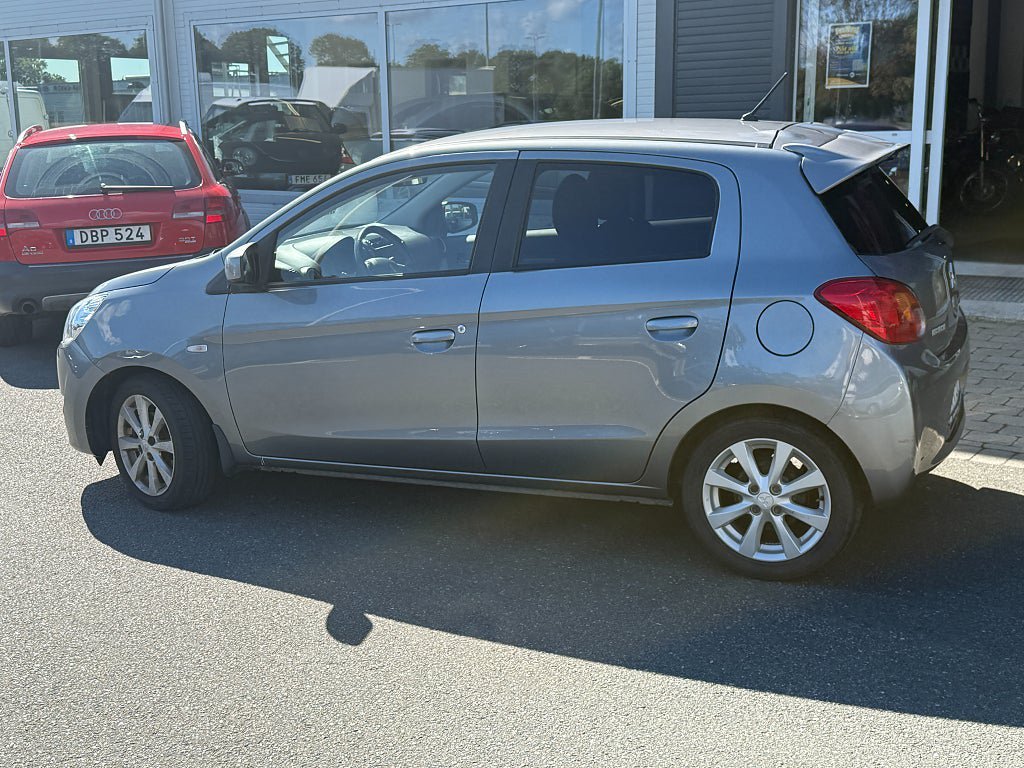 Vehicle Image 6