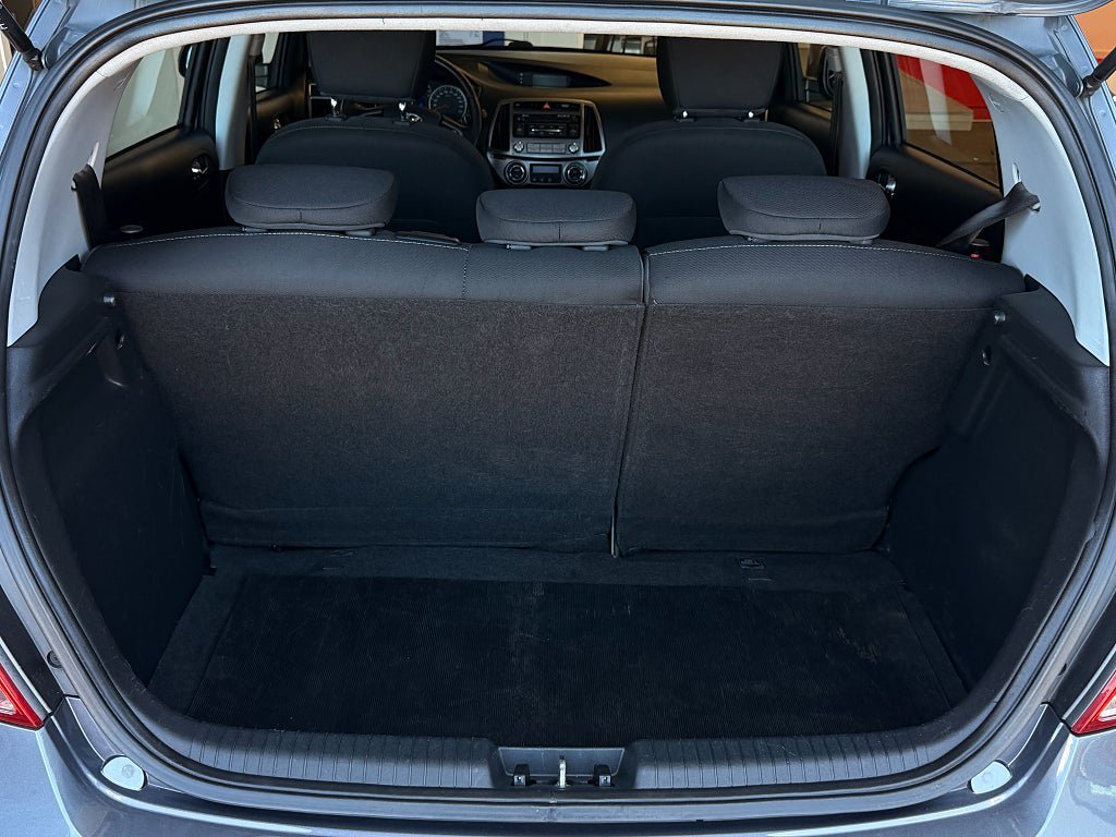 Vehicle Image 16