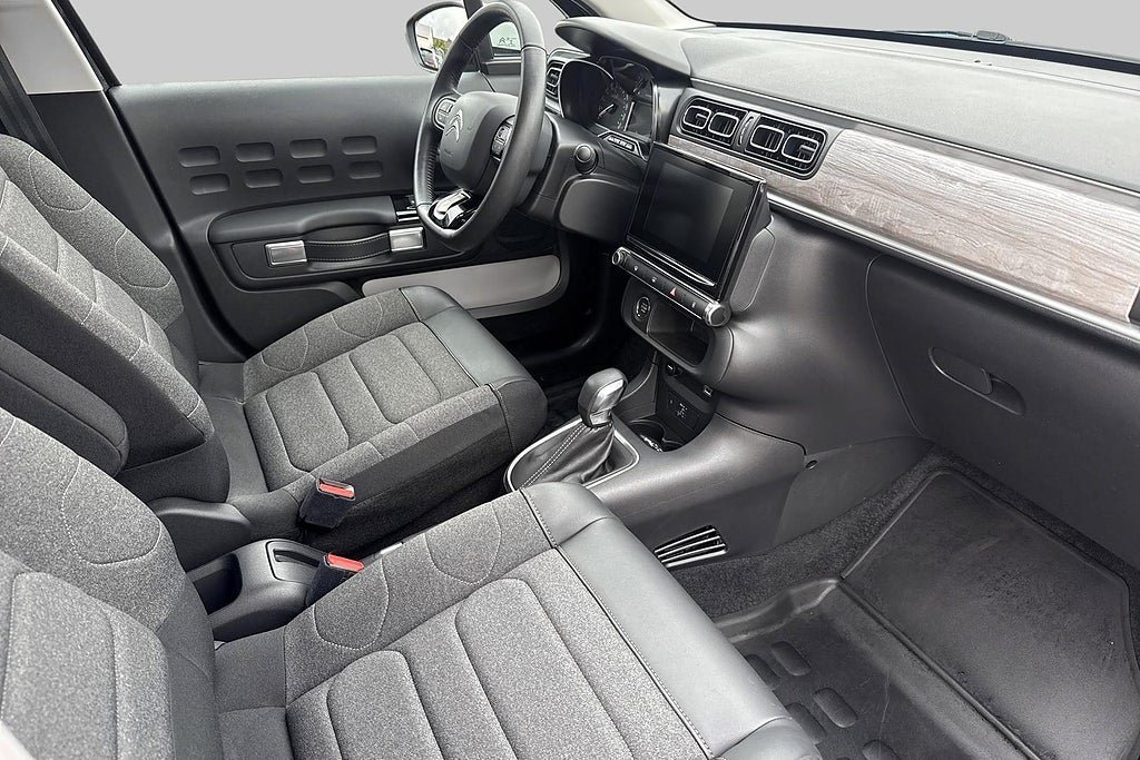 Vehicle Image 14