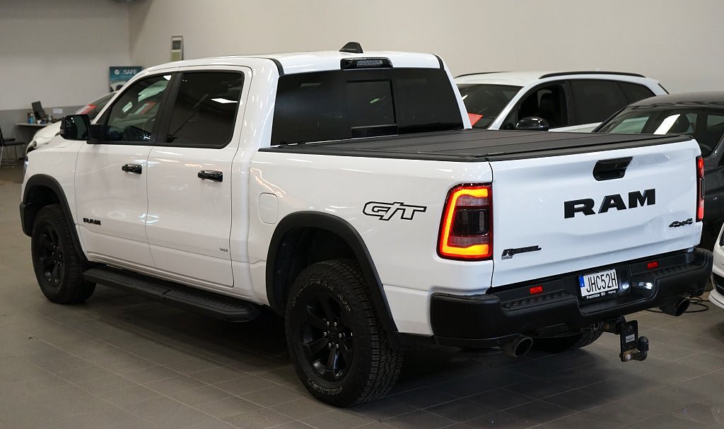 Vehicle Image 5