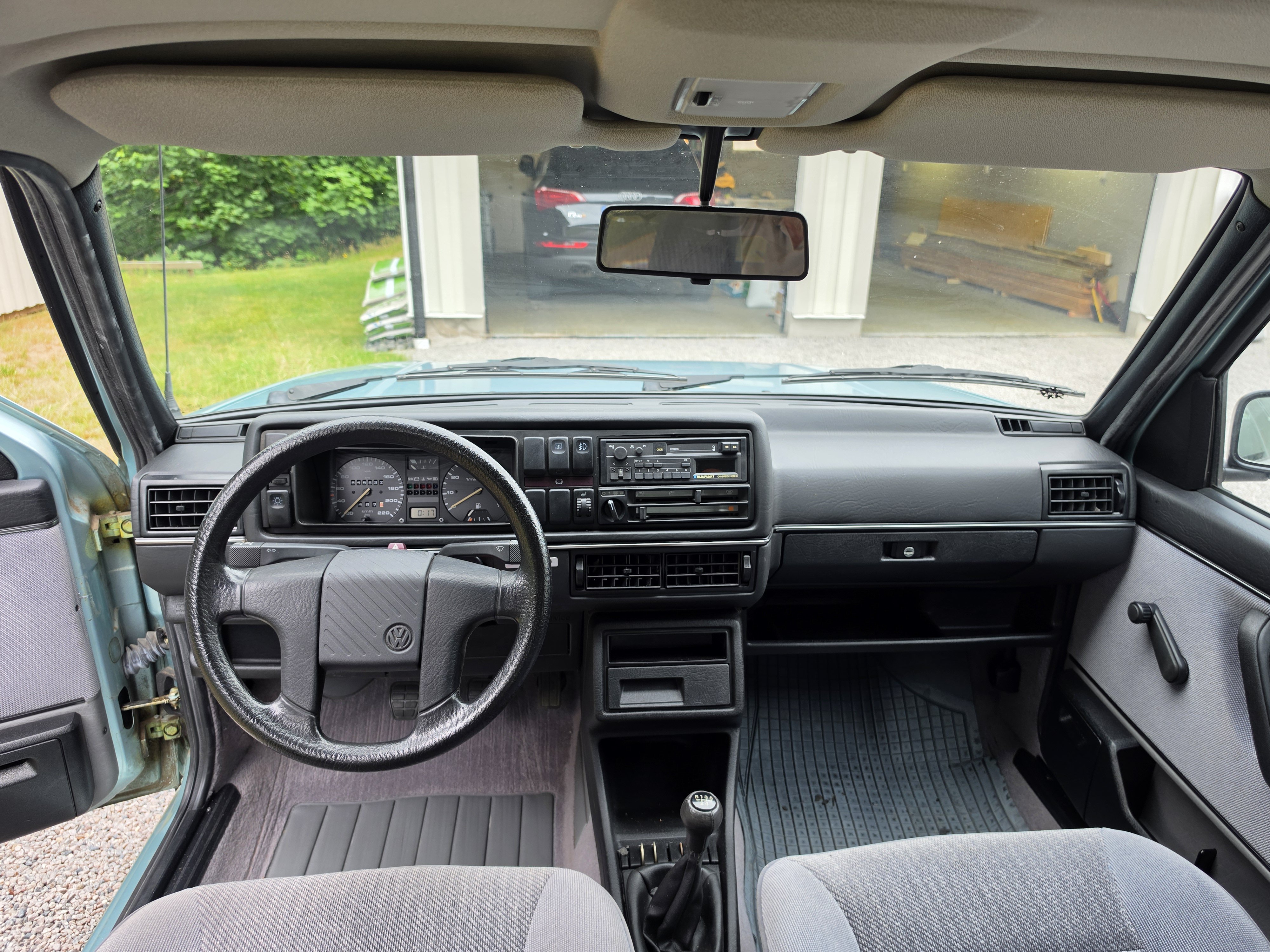 Vehicle Image 16