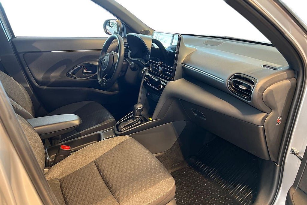 Vehicle Image 6