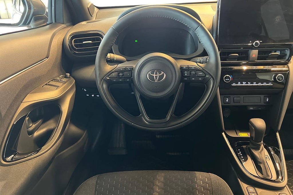 Vehicle Image 9