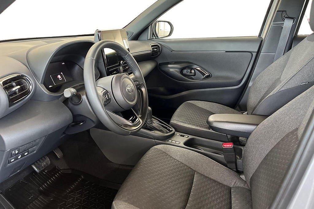Vehicle Image 12