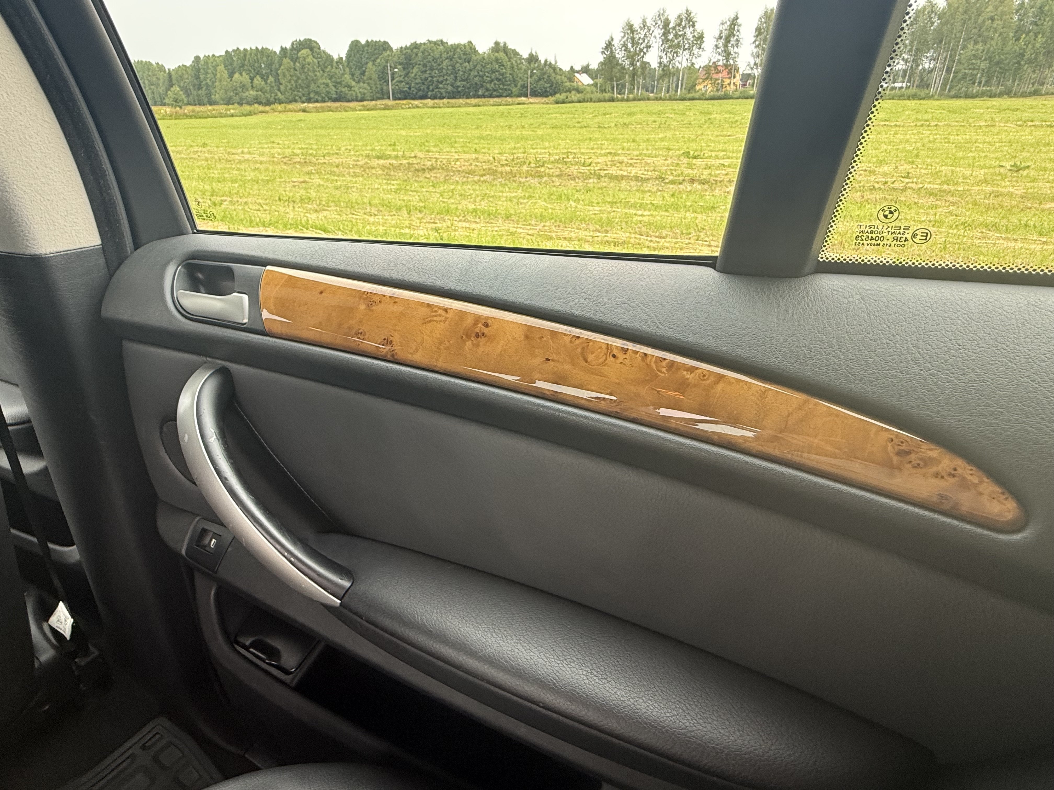 Vehicle Image 28