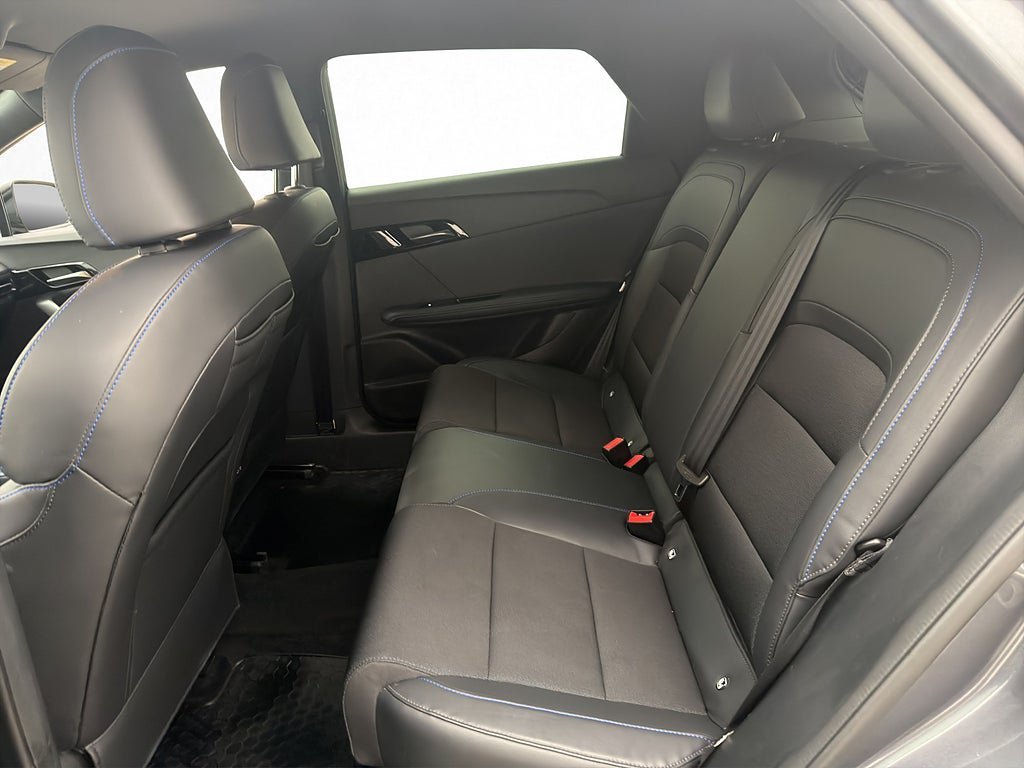 Vehicle Image 25