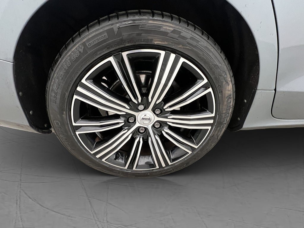 Vehicle Image 32