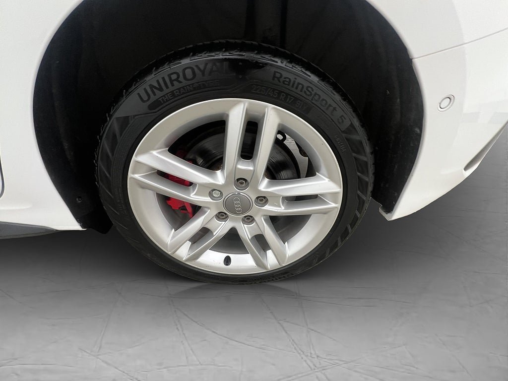 Vehicle Image 32