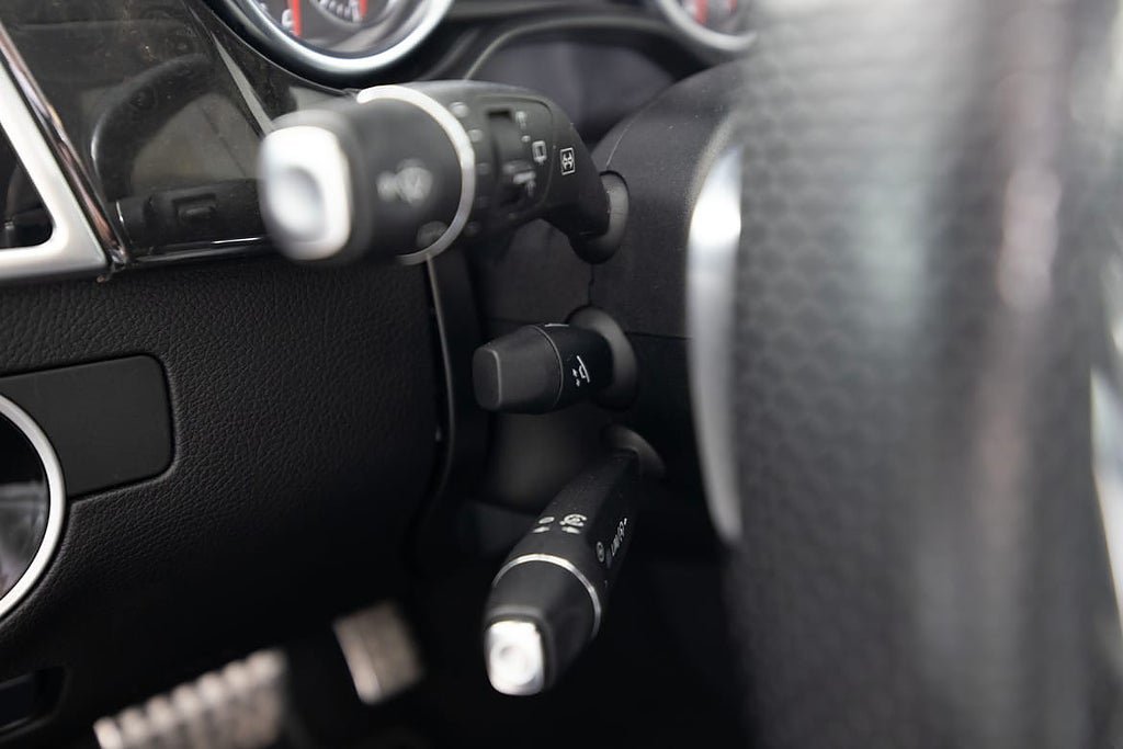 Vehicle Image 25