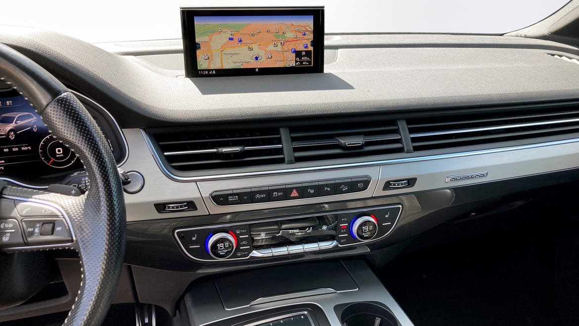 Vehicle Image 9