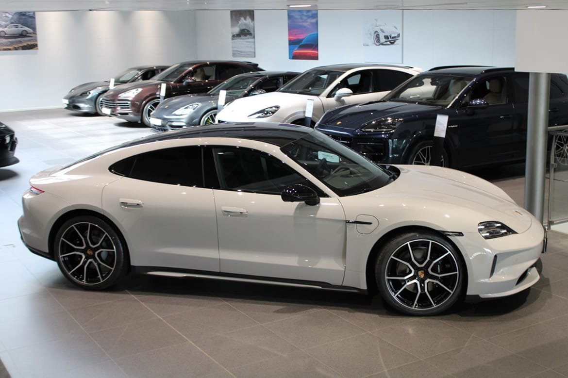 Vehicle Image 9