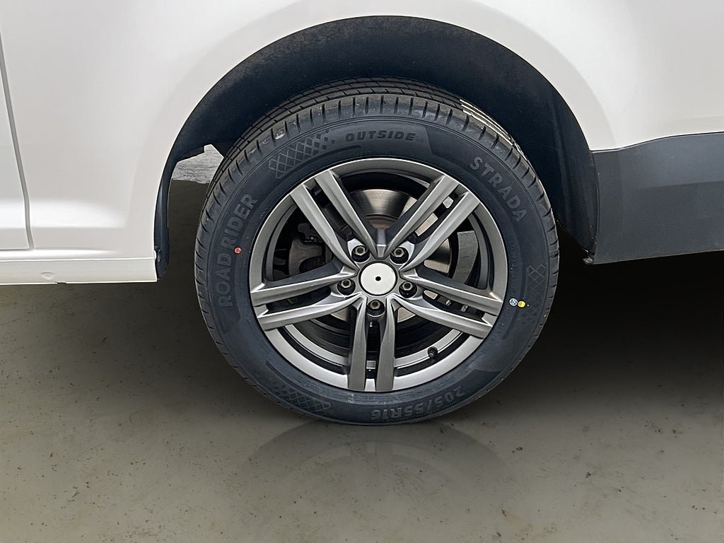 Vehicle Image 25