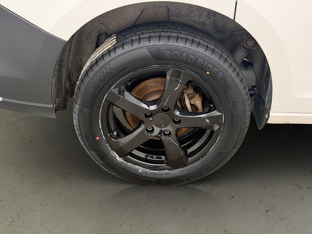Vehicle Image 30