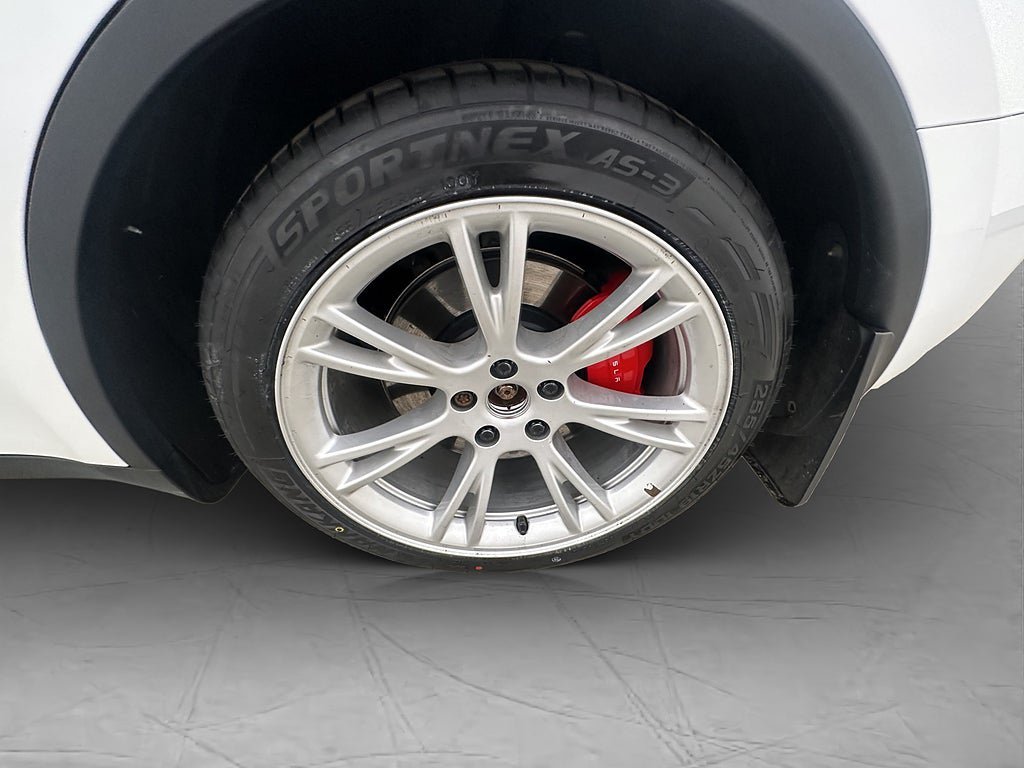 Vehicle Image 32
