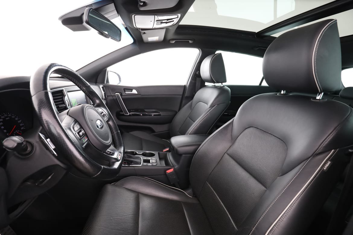 Vehicle Image 11