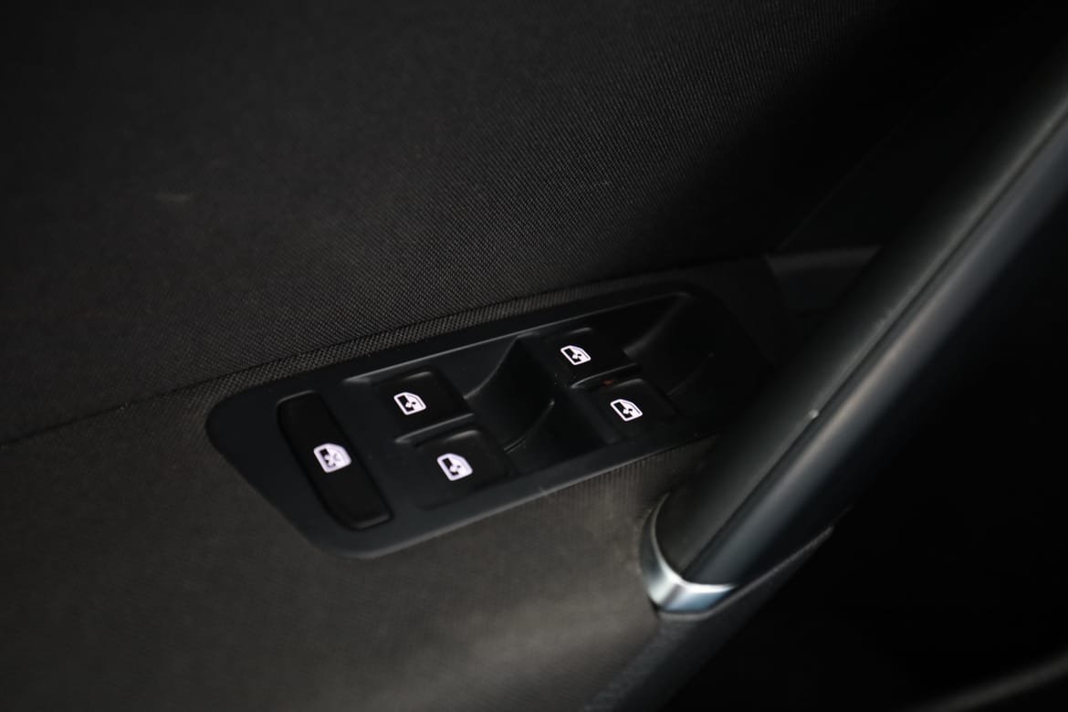Vehicle Image 38