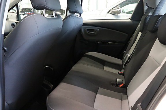 Vehicle Image 9