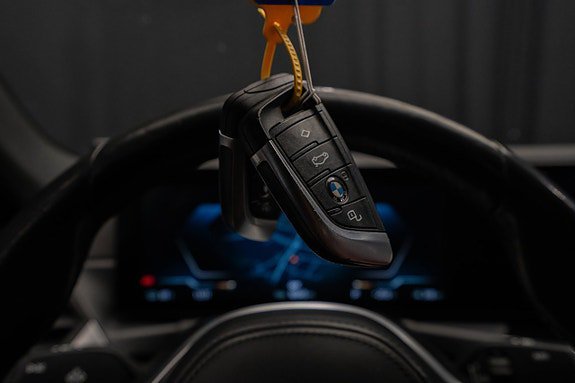 Vehicle Image 25
