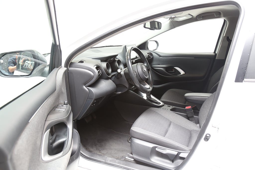 Vehicle Image 8