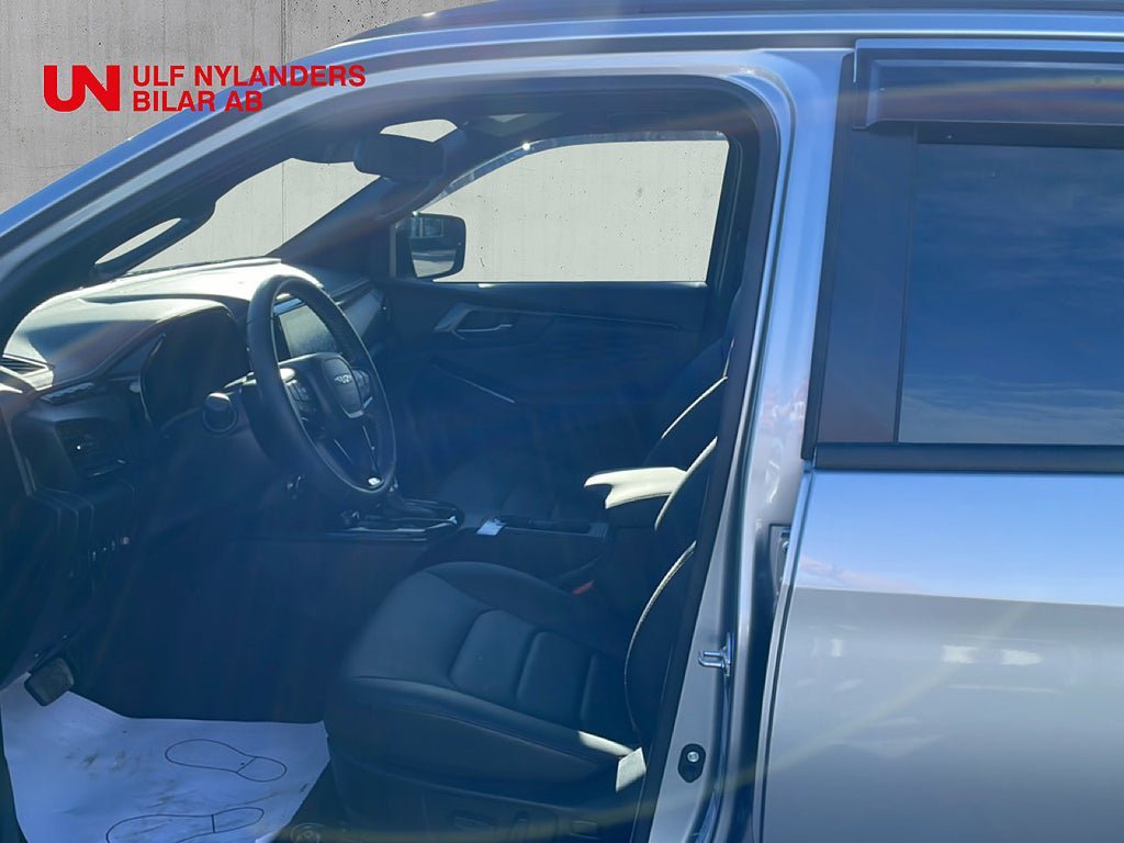 Vehicle Image 8
