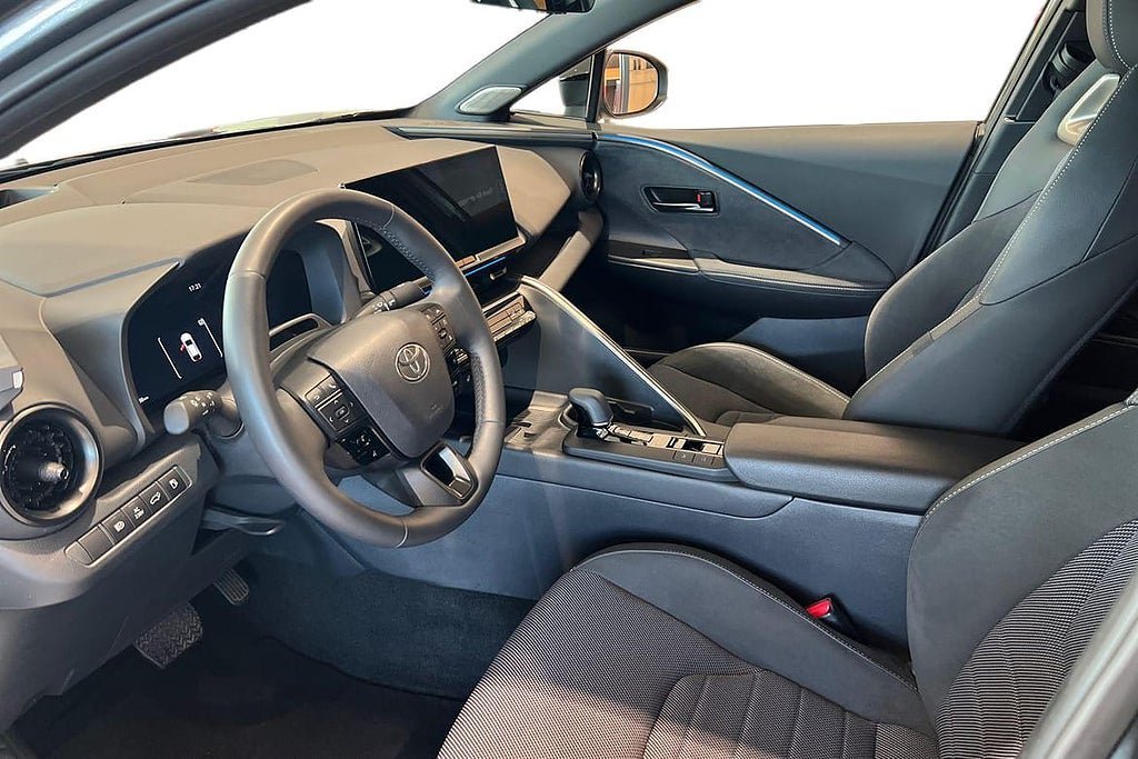 Vehicle Image 14