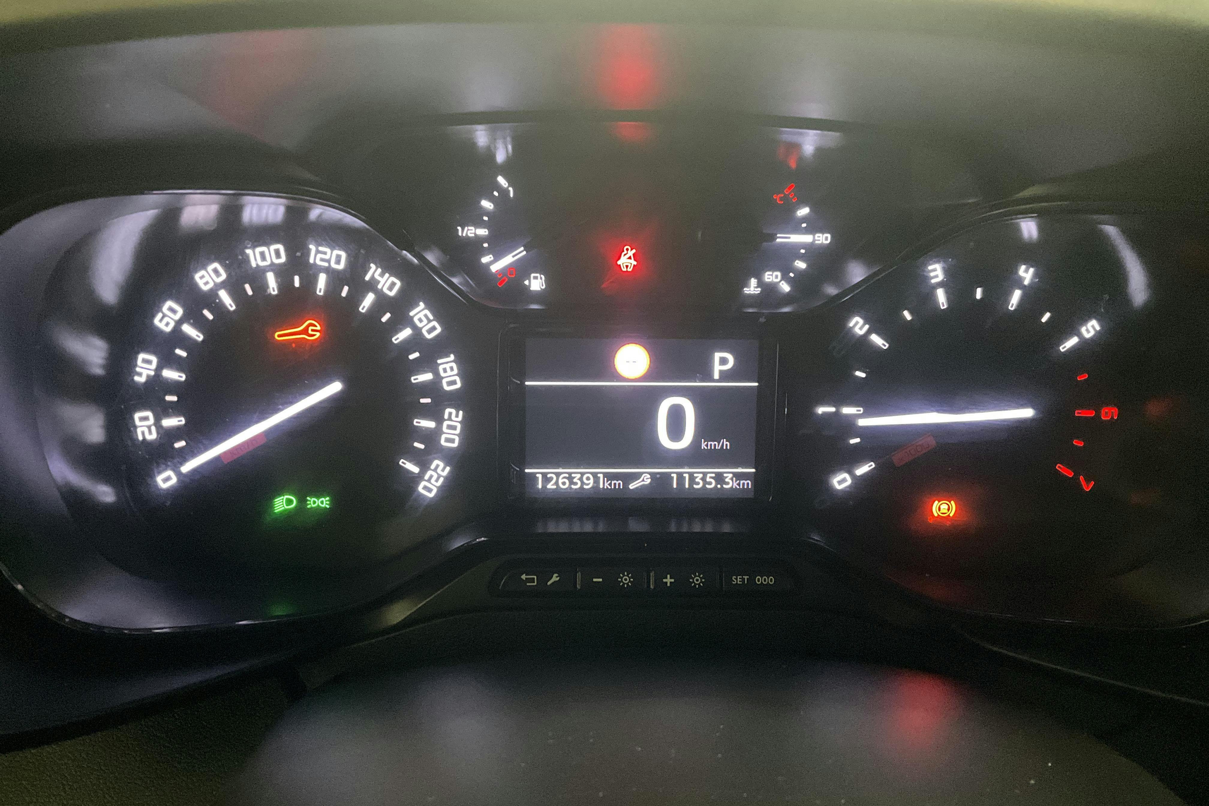 Vehicle Image 9