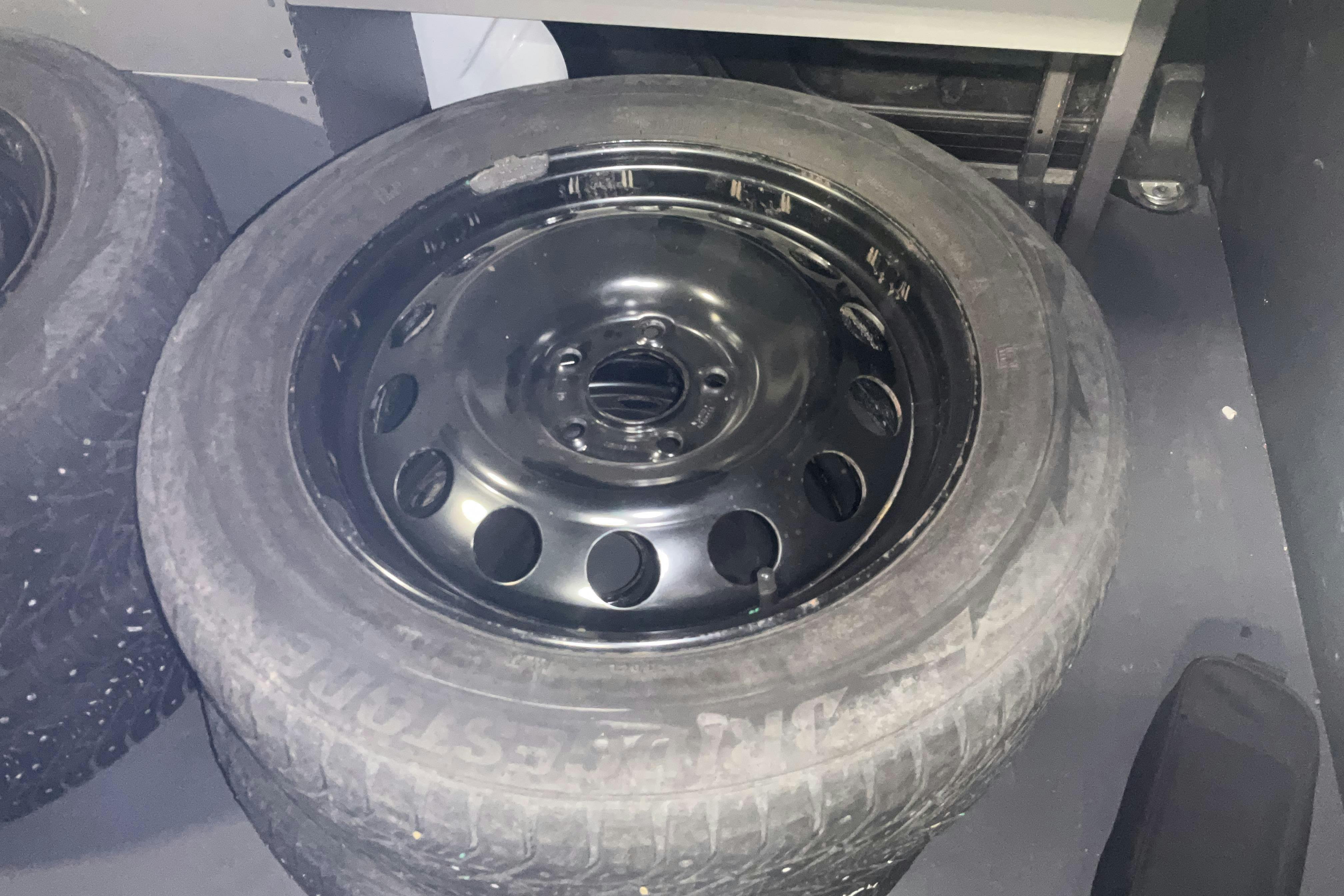 Vehicle Image 12