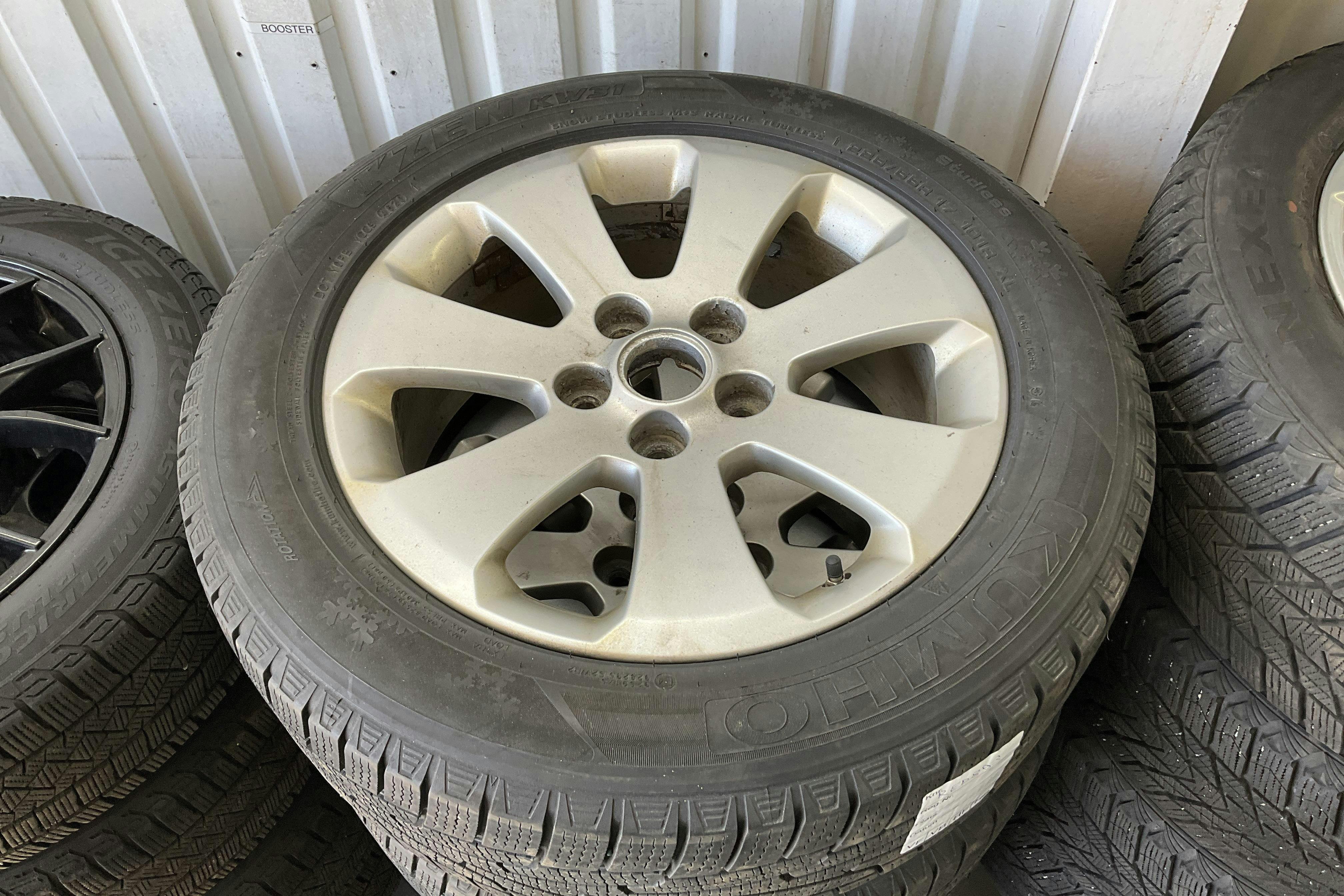 Vehicle Image 13