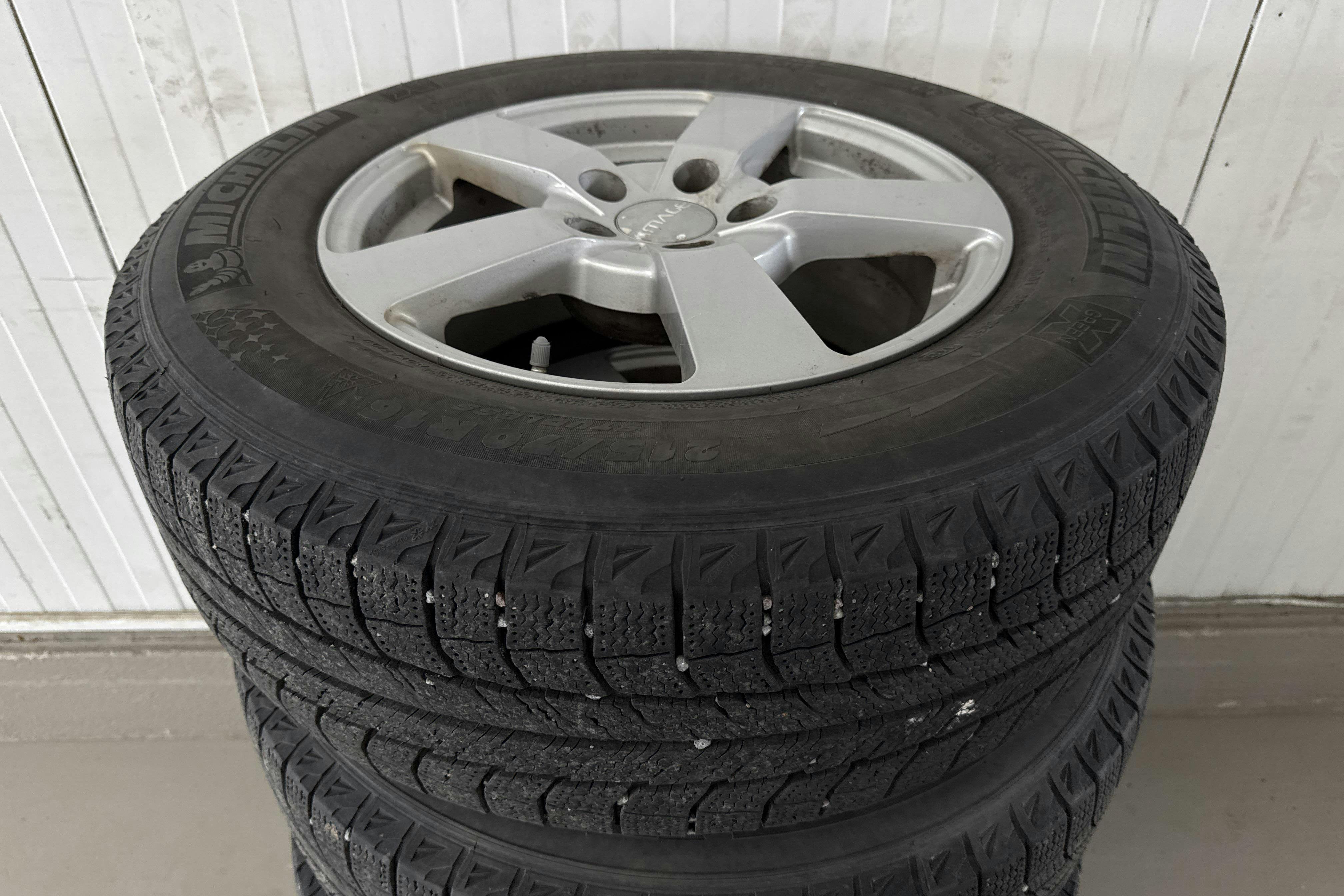Vehicle Image 16