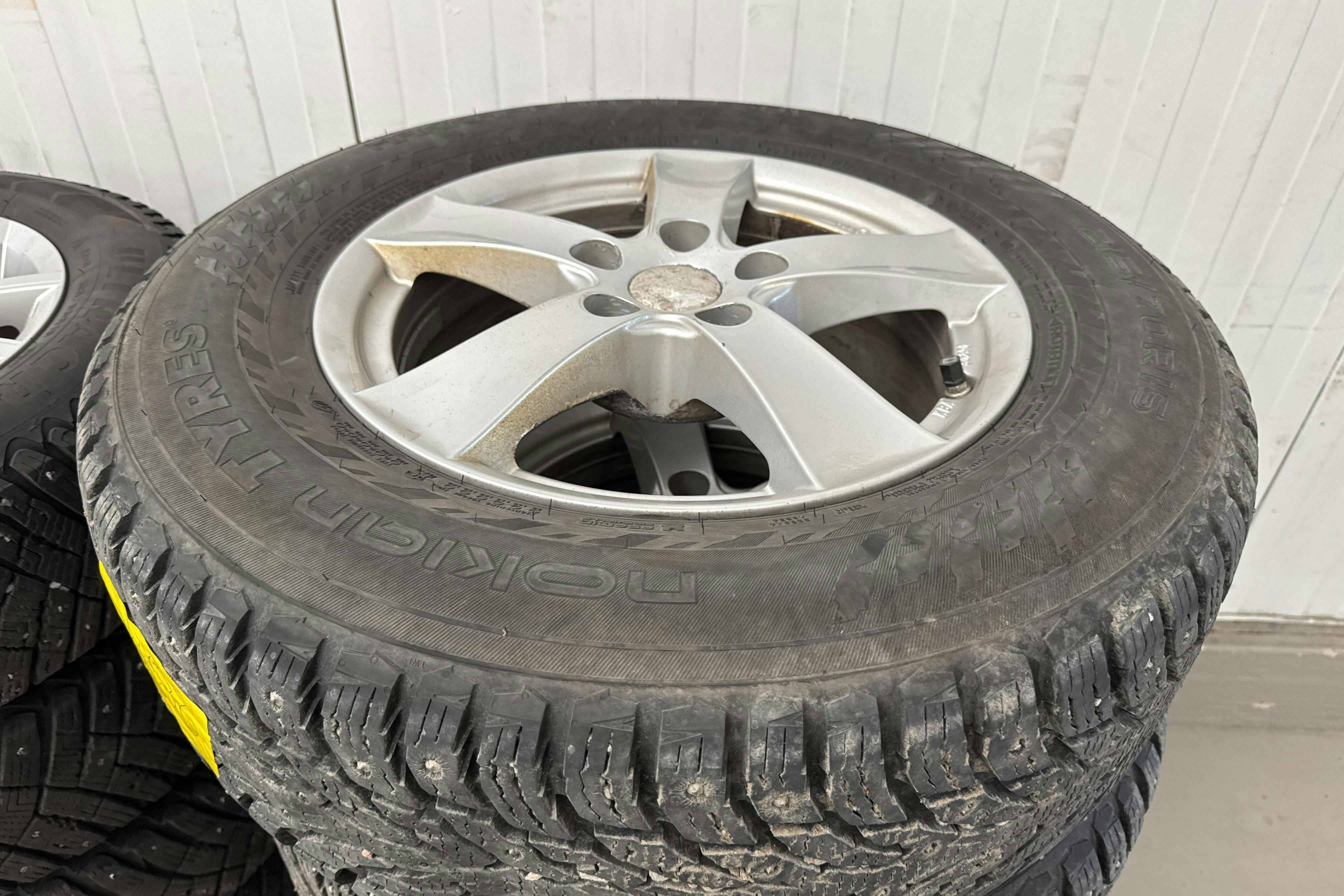 Vehicle Image 16