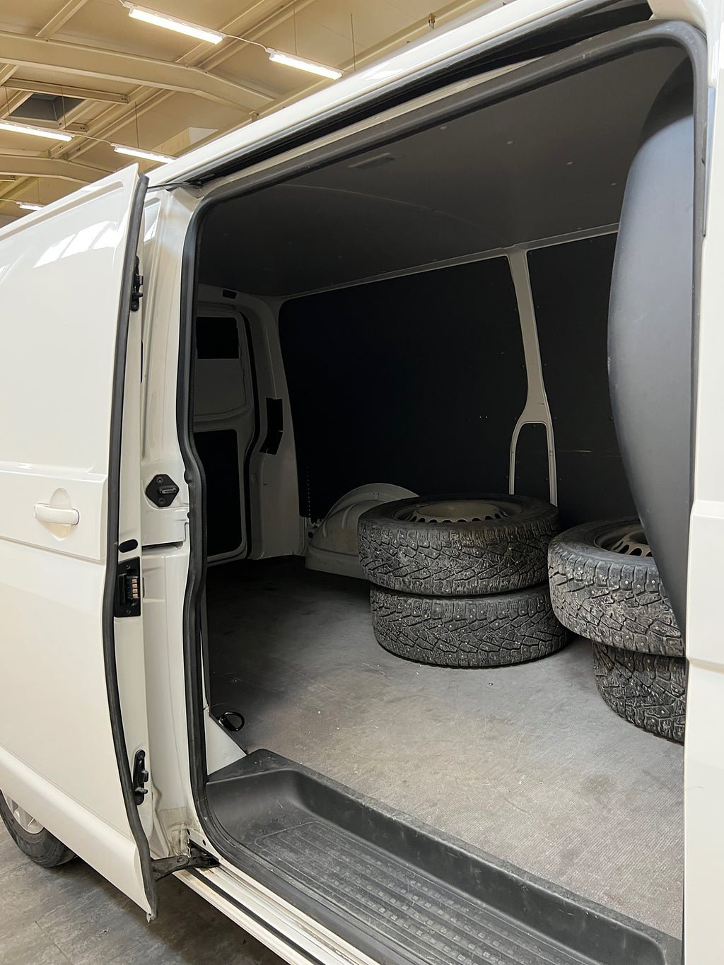 Vehicle Image 14