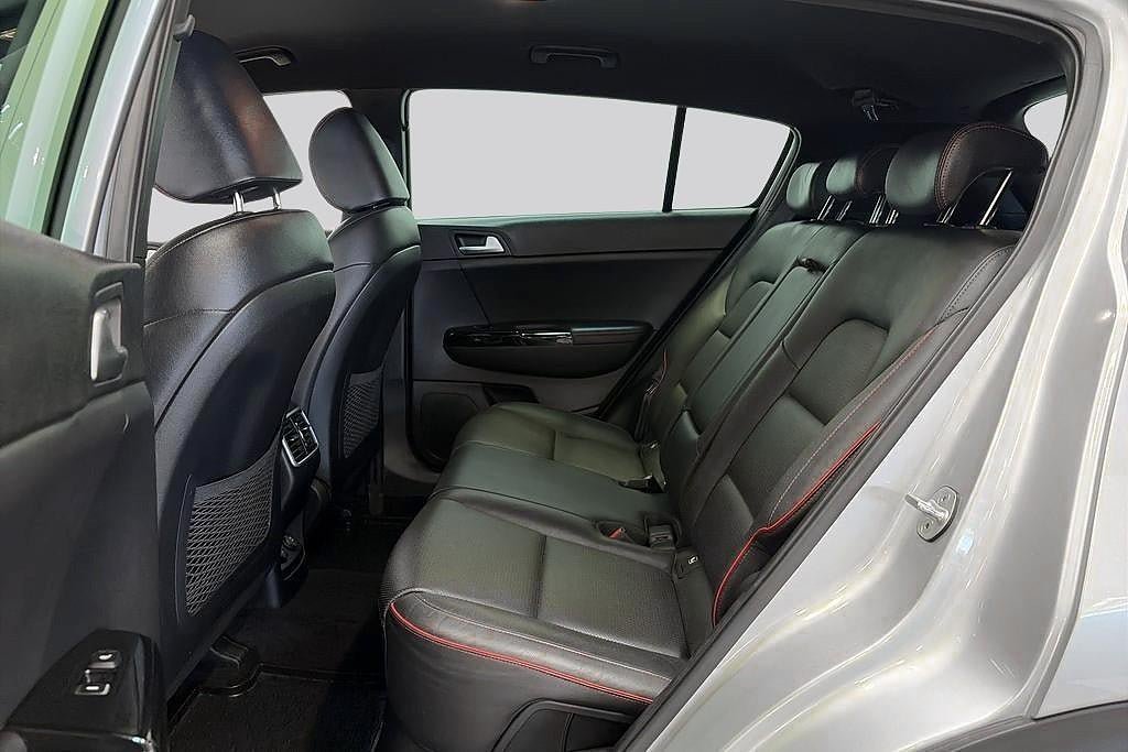 Vehicle Image 9