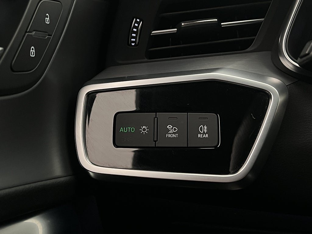 Vehicle Image 28