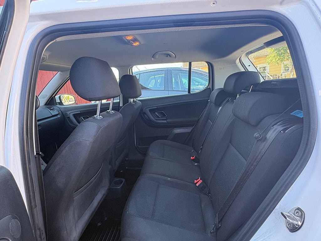 Vehicle Image 6