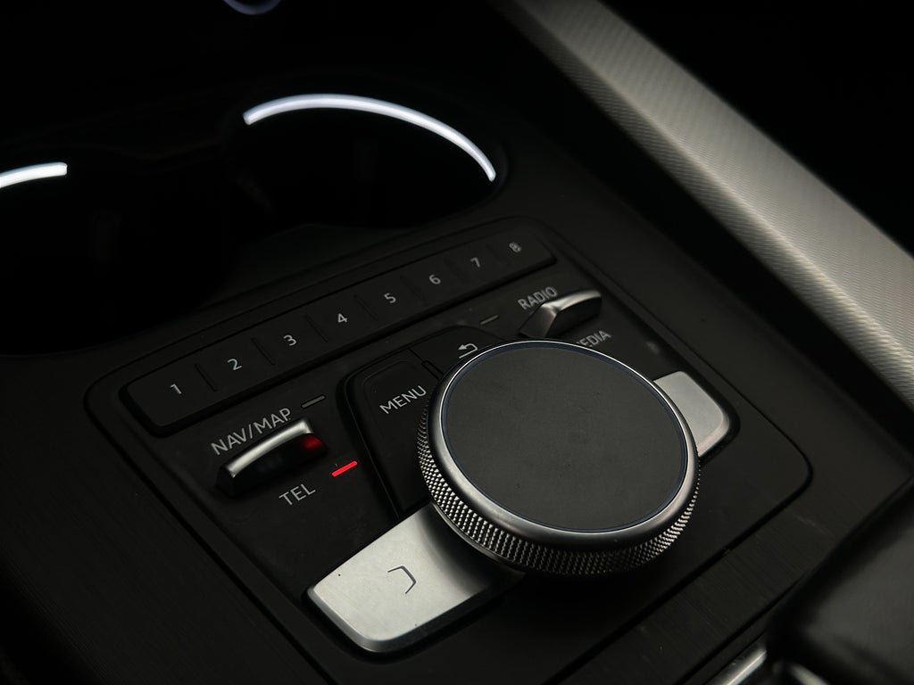 Vehicle Image 25