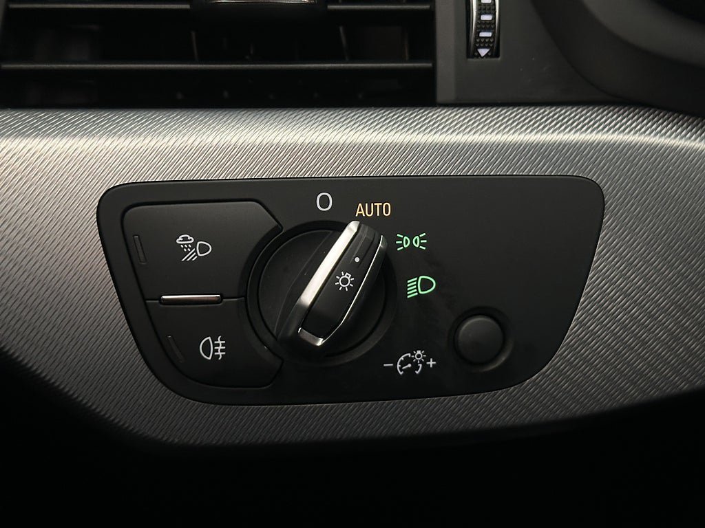 Vehicle Image 26