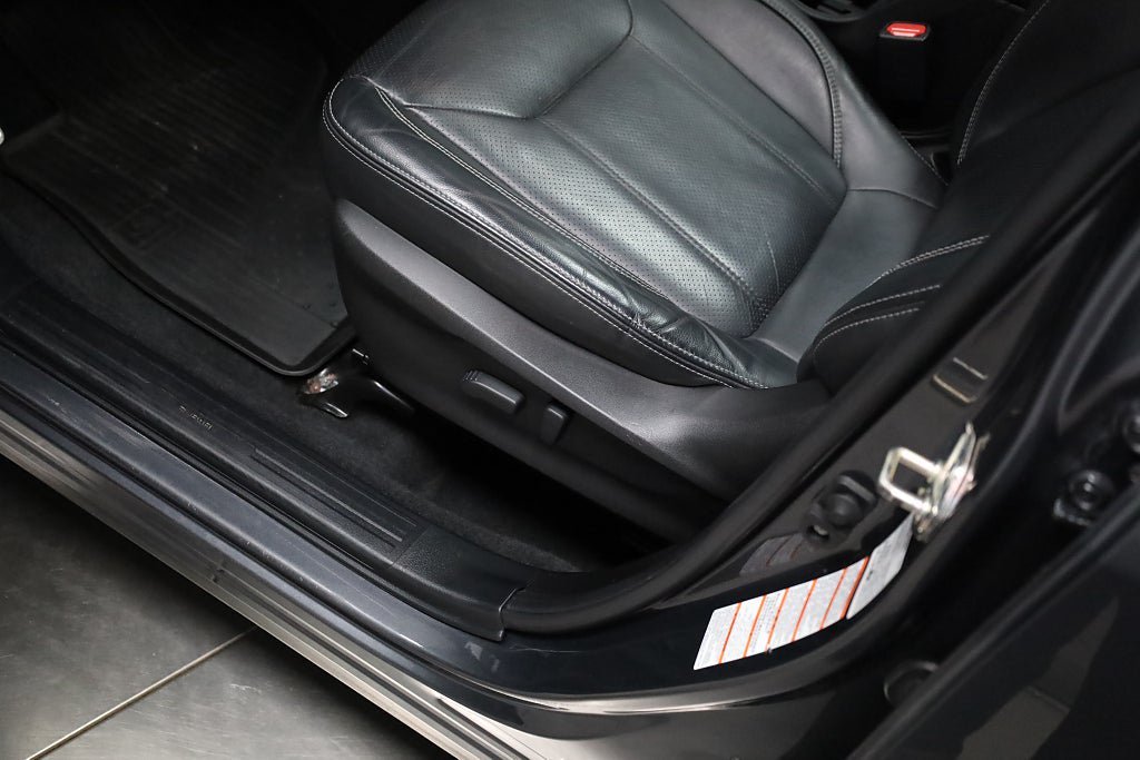 Vehicle Image 13