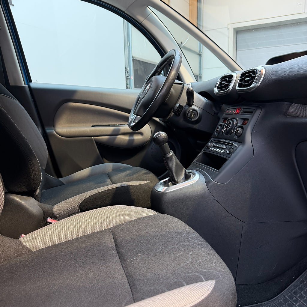 Vehicle Image 11