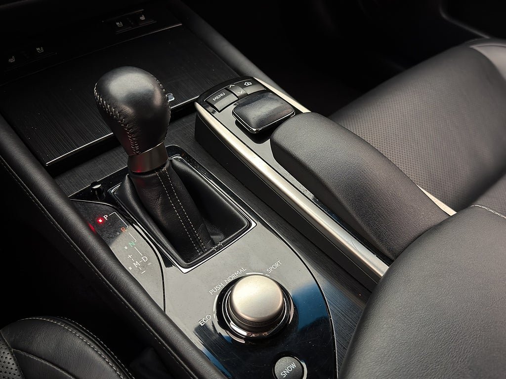 Vehicle Image 24