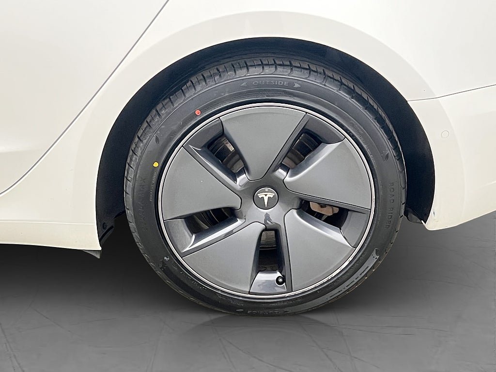 Vehicle Image 32