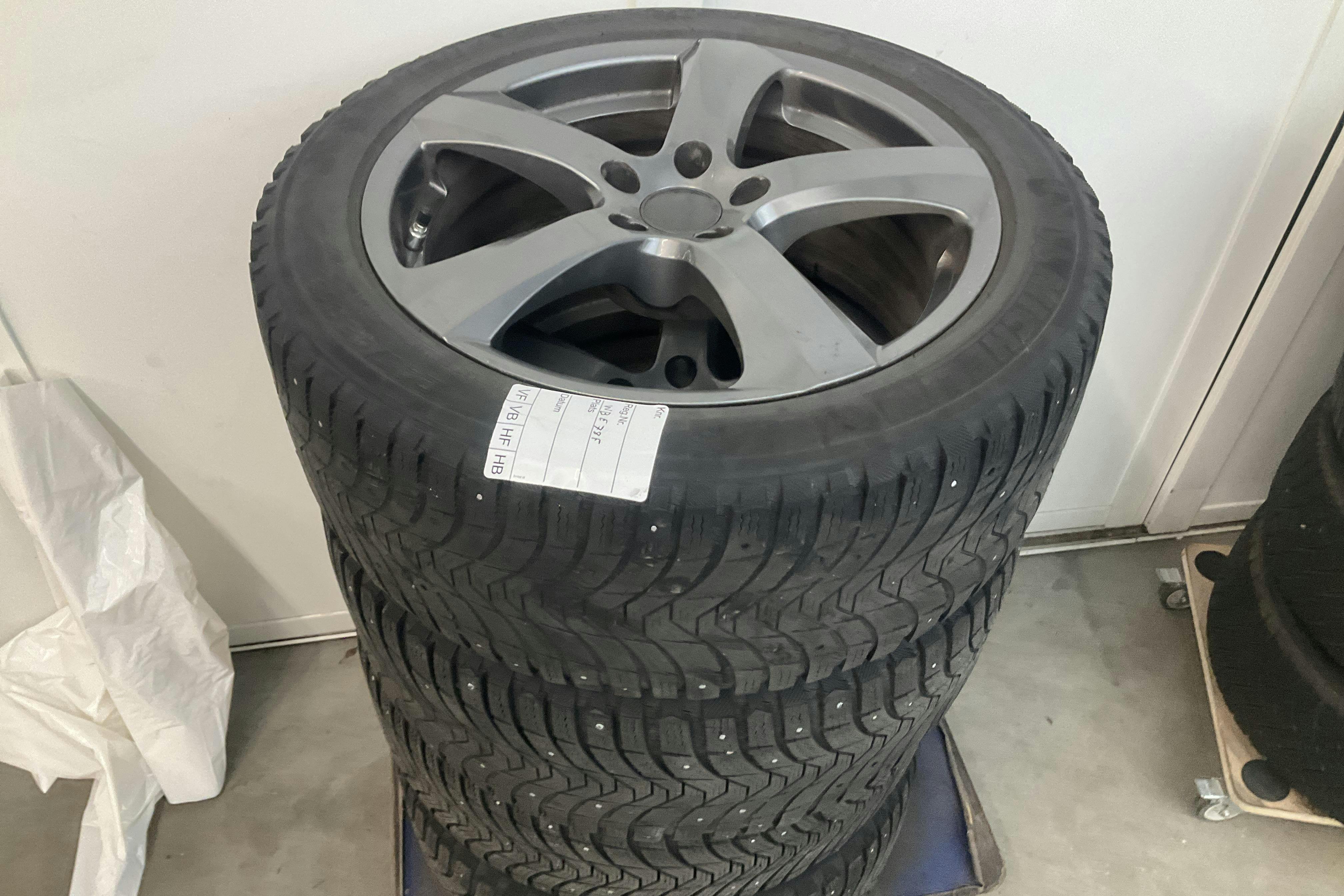 Vehicle Image 16