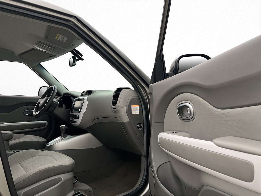 Vehicle Image 25