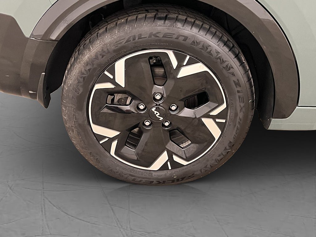 Vehicle Image 32