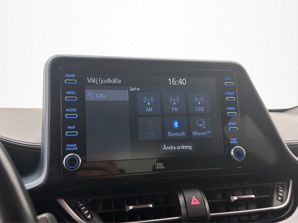 Vehicle Image 25